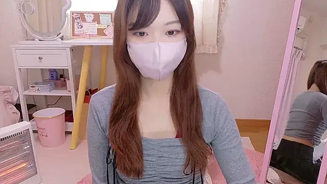 Snapshot of HANApipi chatting on 12/15/24, 03:45 HANApipi online show from 12/15/24, 03:45