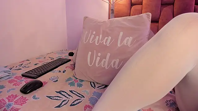 kristakinnky online show from 10/23/25, 01:54