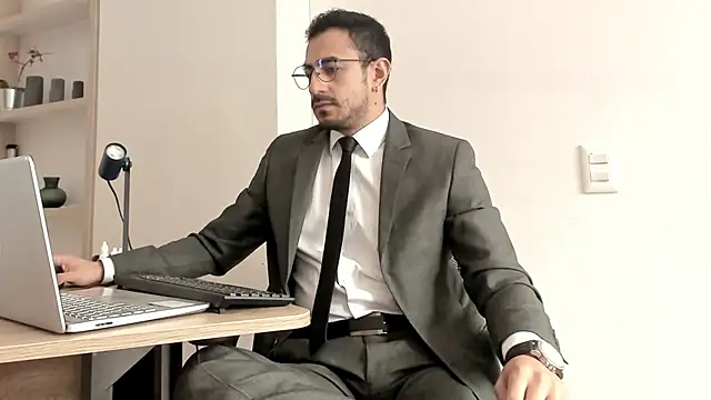 pablo-rincon95 online show from 01/09/25, 03:44