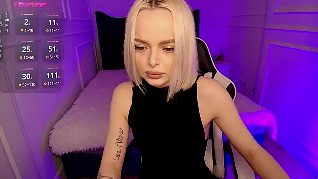 Snapshot of horny_blondiee chatting on 01/03/25, 08:32 horny blondiee online show from 01/03/25, 08:32