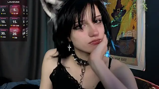 Snapshot of dark_vamp_ chatting on 12/06/24, 03:30 dark vamp online show from 12/06/24, 03:30