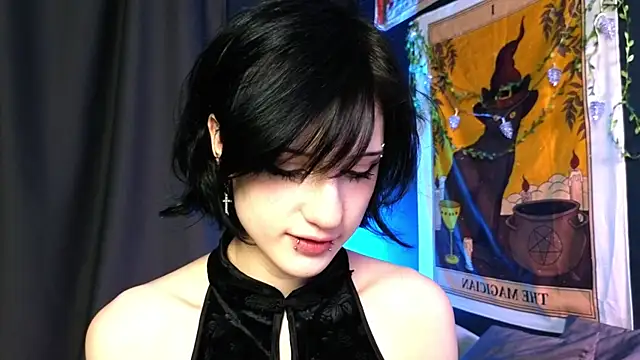 Snapshot of dark_vamp_ chatting on 12/19/24, 10:21 dark vamp online show from 12/19/24, 10:21