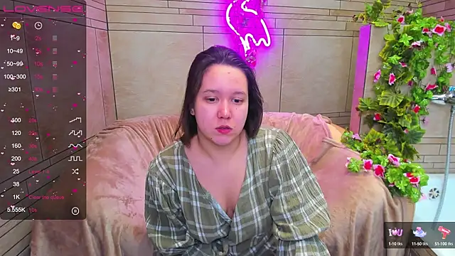 Snapshot of Mira_Karter chatting on 02/22/25, 05:34 Mira Karter online show from 02/22/25, 05:34