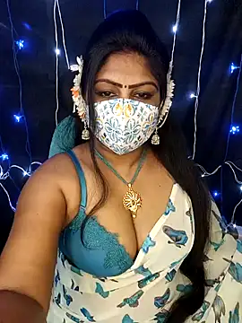 Snapshot of honey-sexy chatting on 12/11/24, 06:36 honey-sexy online show from 12/11/24, 06:36