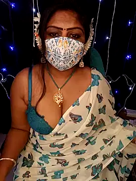 Snapshot of honey-sexy chatting on 12/11/24, 09:41 honey-sexy online show from 12/11/24, 09:41