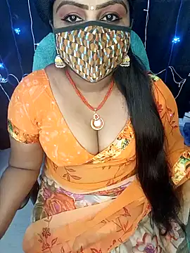 Snapshot of honey-sexy chatting on 01/08/25, 10:15 honey-sexy online show from 01/08/25, 10:15