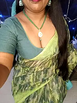 Snapshot of honey-sexy chatting on 01/11/25, 10:40 honey-sexy online show from 01/11/25, 10:40