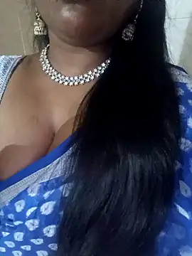 Snapshot of honey-sexy chatting on 01/12/25, 01:27 honey-sexy online show from 01/12/25, 01:27