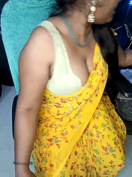 Snapshot of honey-sexy chatting on 01/28/25, 12:00 honey-sexy online show from 01/28/25, 12:00