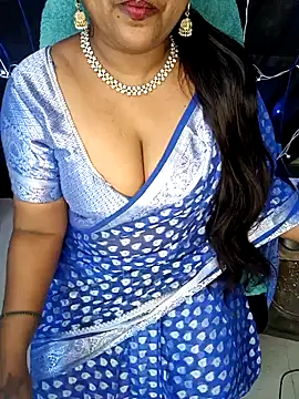 Snapshot of honey-sexy chatting on 02/02/25, 10:24 honey-sexy online show from 02/02/25, 10:24