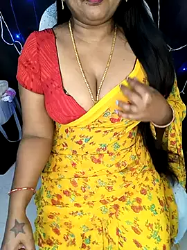 Snapshot of honey-sexy chatting on 02/17/25, 10:18 honey-sexy online show from 02/17/25, 10:18