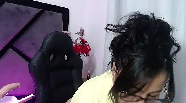 Snapshot of GabrielaDurann chatting on 03/21/25, 02:51 GabrielaDurann online show from 03/21/25, 02:51