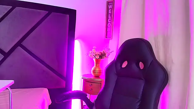 Snapshot of GabrielaDurann chatting on 10/30/25, 08:31 GabrielaDurann online show from 10/30/25, 08:31