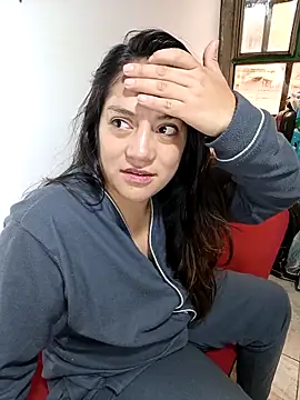 Snapshot of ZuriandAlex chatting on 11/06/25, 12:17 ZuriandAlex online show from 11/06/25, 12:17