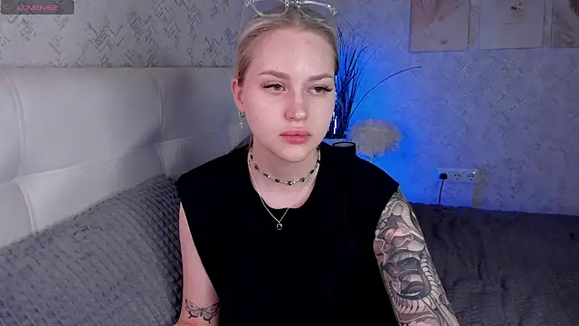 Carol  Cox online show from 11/10/25, 10:20