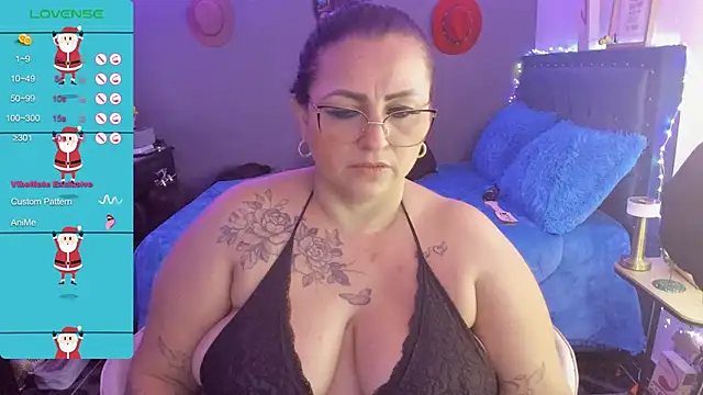 Snapshot of Ivonnee__ chatting on 12/13/24, 09:13 Ivonnee online show from 12/13/24, 09:13