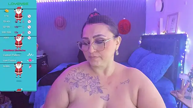 Snapshot of Ivonnee__ chatting on 12/15/24, 10:07 Ivonnee online show from 12/15/24, 10:07