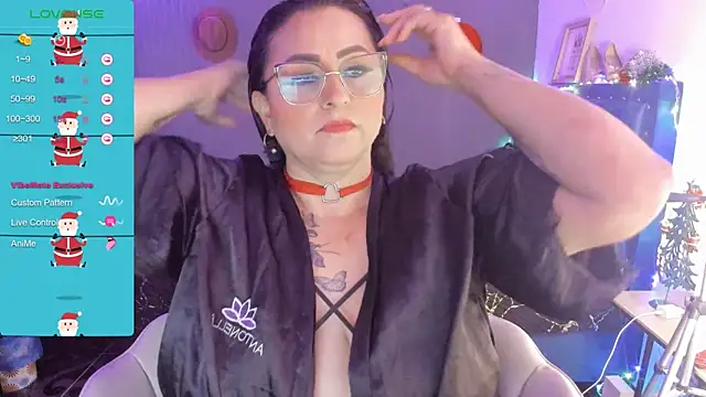 Snapshot of Ivonnee__ chatting on 12/18/24, 04:09 Ivonnee online show from 12/18/24, 04:09
