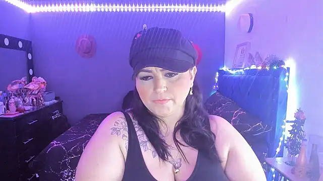 Snapshot of Ivonnee__ chatting on 12/19/24, 03:40 Ivonnee online show from 12/19/24, 03:40