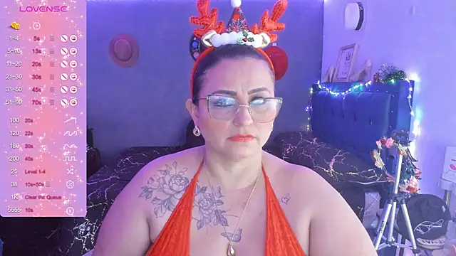 Snapshot of Ivonnee__ chatting on 12/22/24, 08:27 Ivonnee online show from 12/22/24, 08:27