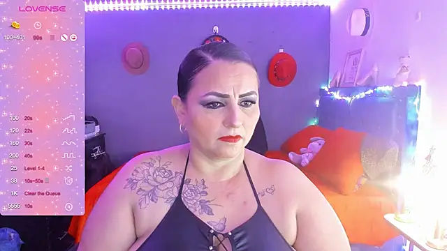 Snapshot of Ivonnee__ chatting on 12/28/24, 04:08 Ivonnee online show from 12/28/24, 04:08