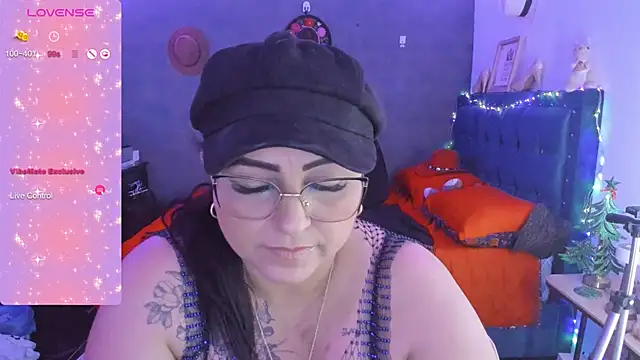 Snapshot of Ivonnee__ chatting on 12/29/24, 10:34 Ivonnee online show from 12/29/24, 10:34