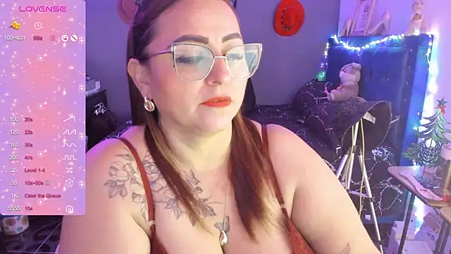Snapshot of Ivonnee__ chatting on 12/30/24, 07:48 Ivonnee online show from 12/30/24, 07:48