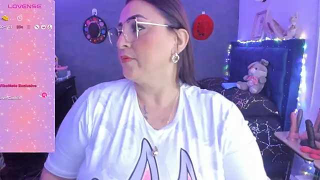 Snapshot of Ivonnee__ chatting on 01/12/25, 02:35 Ivonnee online show from 01/12/25, 02:35