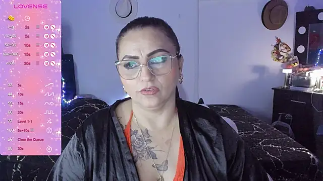 Snapshot of Ivonnee__ chatting on 01/20/25, 06:53 Ivonnee online show from 01/20/25, 06:53