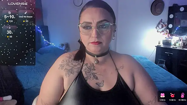 Snapshot of Ivonnee__ chatting on 02/04/25, 01:23 Ivonnee online show from 02/04/25, 01:23