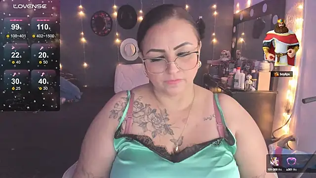 Snapshot of Ivonnee__ chatting on 02/18/25, 07:10 Ivonnee online show from 02/18/25, 07:10