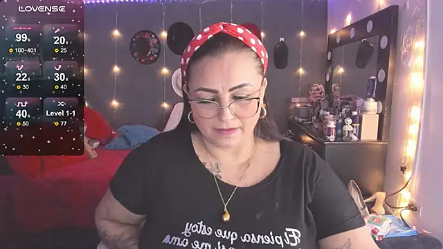 Snapshot of Ivonnee__ chatting on 02/26/25, 06:47 Ivonnee online show from 02/26/25, 06:47