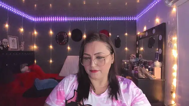 Snapshot of Ivonnee__ chatting on 03/07/25, 03:29 Ivonnee online show from 03/07/25, 03:29