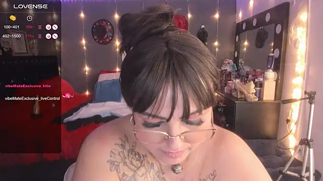 Snapshot of Ivonnee__ chatting on 03/11/25, 07:37 Ivonnee online show from 03/11/25, 07:37