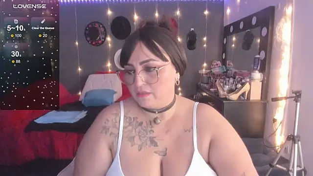 Snapshot of Ivonnee__ chatting on 03/12/25, 03:24 Ivonnee online show from 03/12/25, 03:24