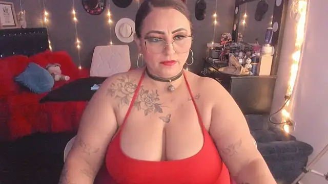 Snapshot of Ivonnee__ chatting on 03/14/25, 04:54 Ivonnee online show from 03/14/25, 04:54