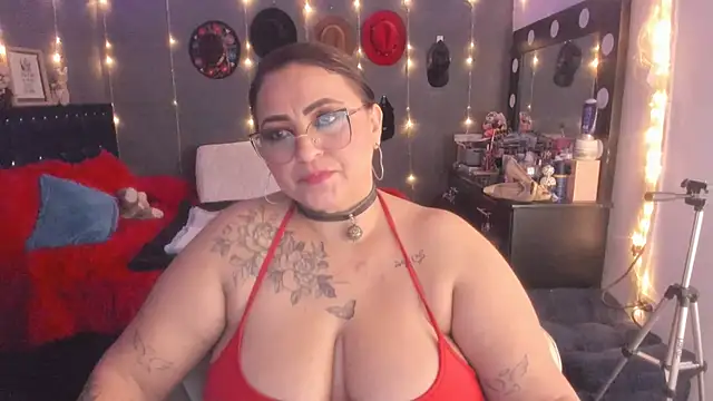 Snapshot of Ivonnee__ chatting on 03/14/25, 07:59 Ivonnee online show from 03/14/25, 07:59