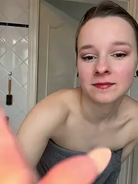 Snapshot of Izzy_Inked chatting on 03/16/25, 07:17 Izzy Inked online show from 03/16/25, 07:17