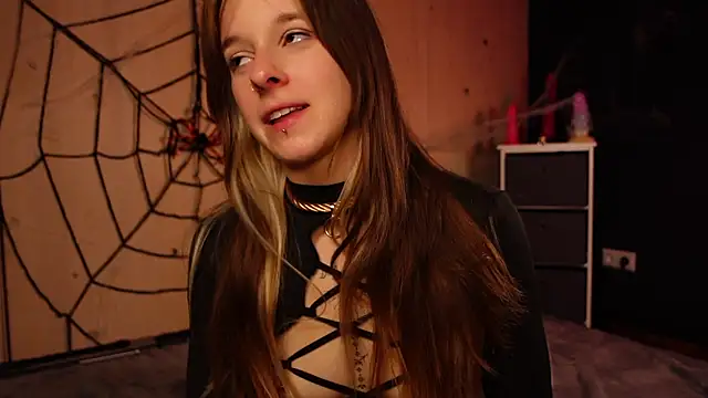 Snapshot of Izzy_Inked chatting on 10/27/25, 06:39 Izzy Inked online show from 10/27/25, 06:39