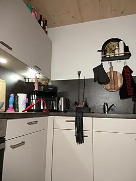 Snapshot of Izzy_Inked chatting on 11/10/25, 02:49 Izzy Inked online show from 11/10/25, 02:49