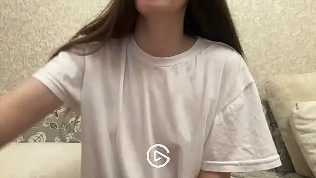 Snapshot of Effi_18 chatting on 12/14/24, 11:45 Effi 18 online show from 12/14/24, 11:45
