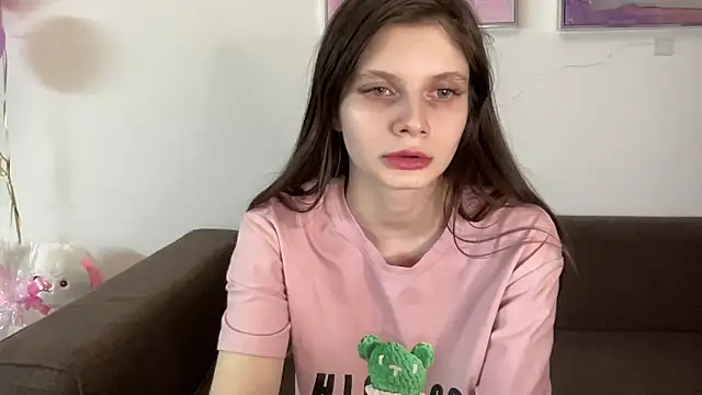 Snapshot of Effi_18 chatting on 02/05/25, 07:20 Effi 18 online show from 02/05/25, 07:20