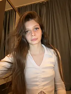 Snapshot of Effi_18 chatting on 10/12/25, 05:45 Effi 18 online show from 10/12/25, 05:45