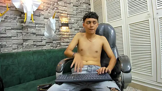 DamiBright online show from 10/13/25, 07:03