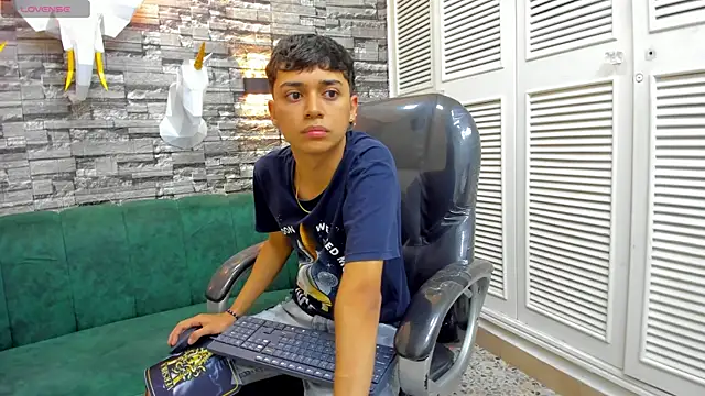 DamiBright online show from 11/17/25, 06:24