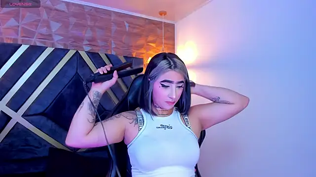 Snapshot of Alahia_Dangelo chatting on 10/10/25, 11:31 Alahia Dangelo online show from 10/10/25, 11:31