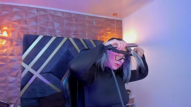 Snapshot of Alahia_Dangelo chatting on 10/18/25, 11:55 Alahia Dangelo online show from 10/18/25, 11:55