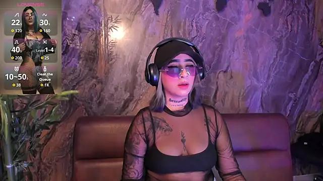 Snapshot of Alahia_Dangelo chatting on 10/27/25, 05:17 Alahia Dangelo online show from 10/27/25, 05:17