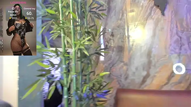 Snapshot of Alahia_Dangelo chatting on 10/29/25, 05:25 Alahia Dangelo online show from 10/29/25, 05:25