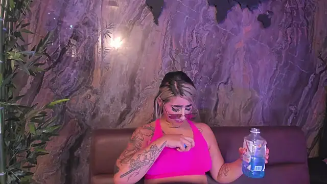 Snapshot of Alahia_Dangelo chatting on 11/07/25, 05:35 Alahia Dangelo online show from 11/07/25, 05:35